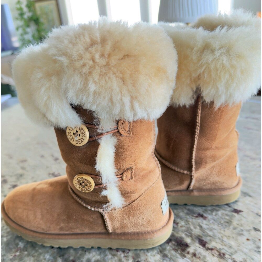UGG Bailey Button Triplet Chestnut WOMENS Sheepskin Tall Boots Sz 4 S/N 1962